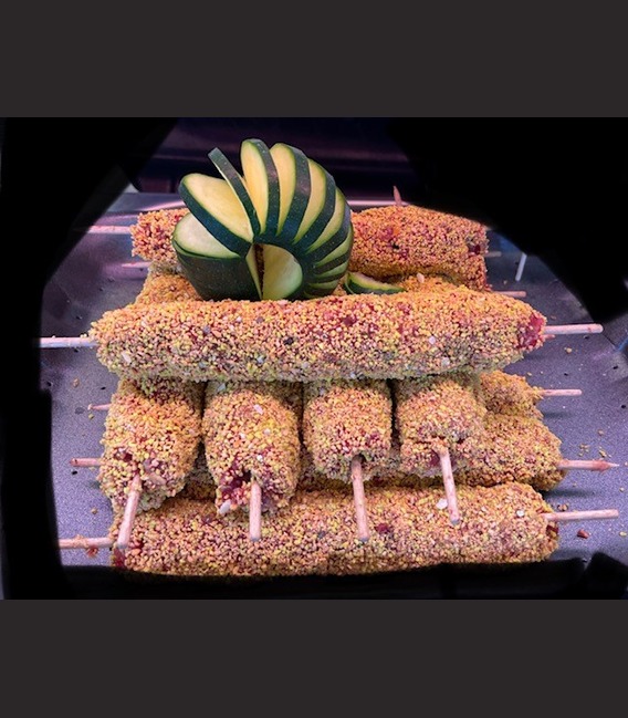 Brochette de viande hachée de boeuf pané