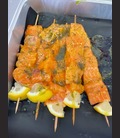 Brochette de saumon mariné
